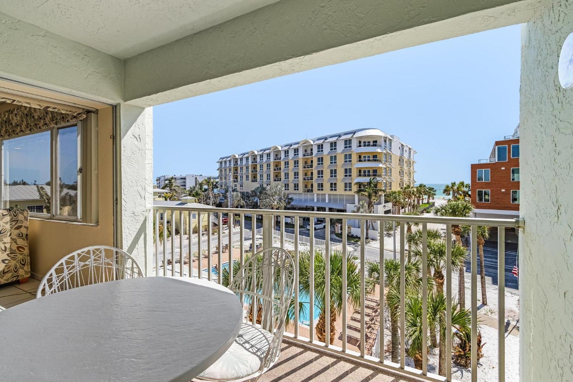 Calini Beach Club Sarasota Room photo